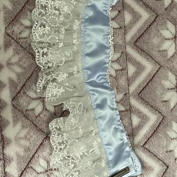 5/$10 Blue Laced w/ Pearls Cosplay Headband - Picture 3 of 4